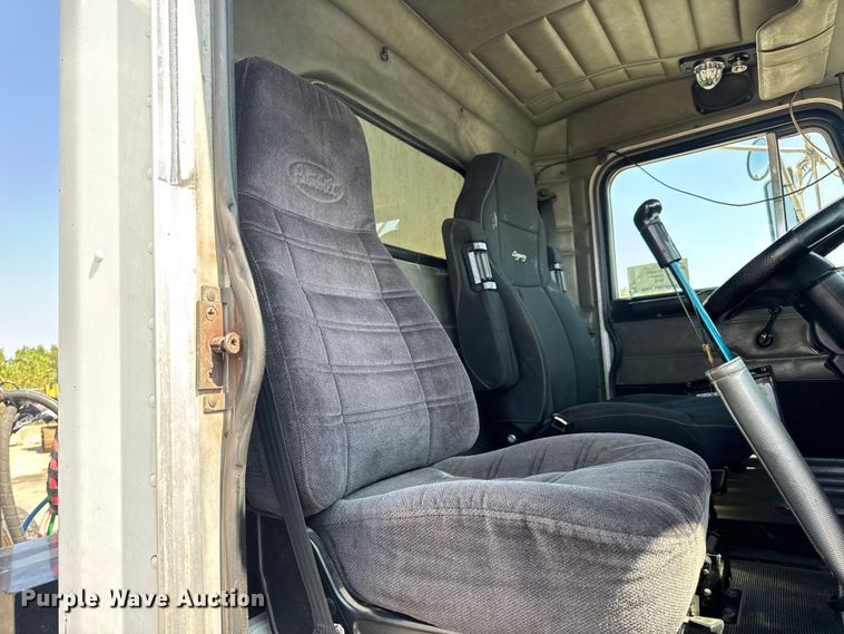 image for item DO2231 2000 Peterbilt 378 semi truck