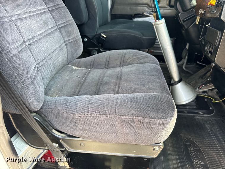 image for item DO2231 2000 Peterbilt 378 semi truck