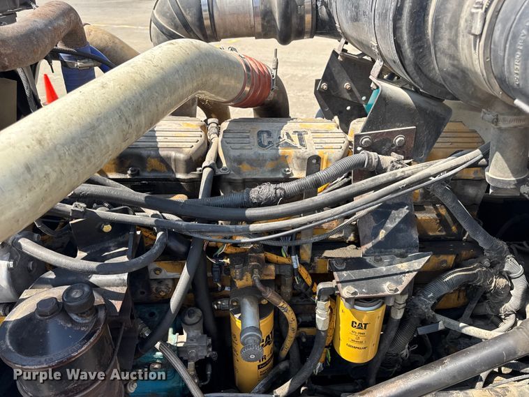 image for item DO2231 2000 Peterbilt 378 semi truck