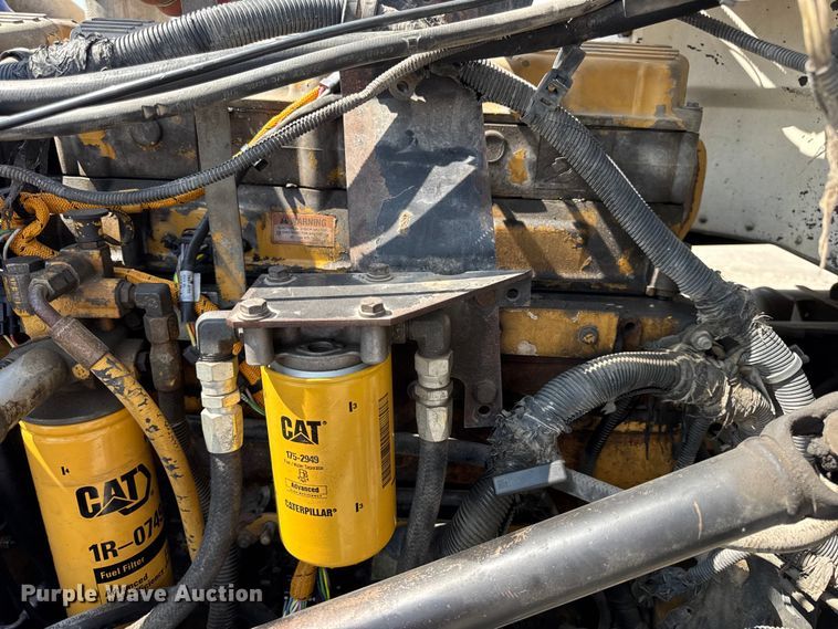 image for item DO2231 2000 Peterbilt 378 semi truck