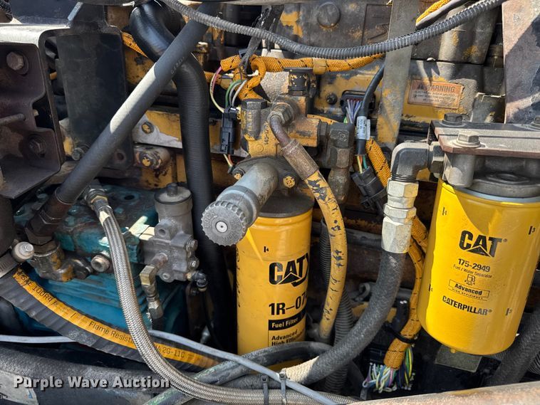 image for item DO2231 2000 Peterbilt 378 semi truck