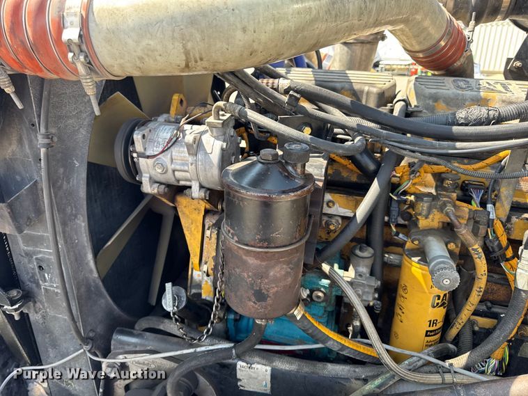 image for item DO2231 2000 Peterbilt 378 semi truck