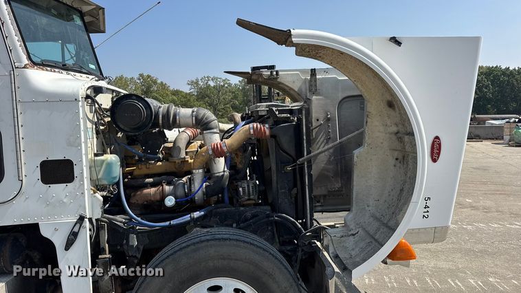 image for item DO2231 2000 Peterbilt 378 semi truck