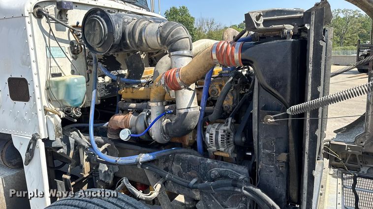 image for item DO2231 2000 Peterbilt 378 semi truck