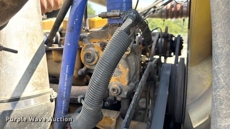 image for item DO2231 2000 Peterbilt 378 semi truck