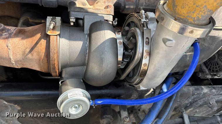 image for item DO2231 2000 Peterbilt 378 semi truck