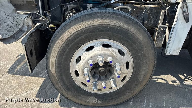 image for item DO2231 2000 Peterbilt 378 semi truck