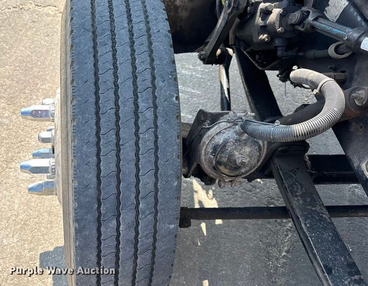 image for item DO2231 2000 Peterbilt 378 semi truck