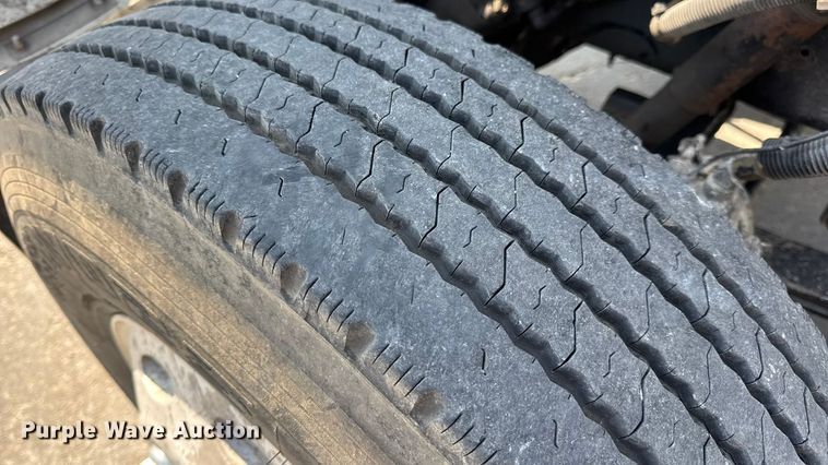 image for item DO2231 2000 Peterbilt 378 semi truck