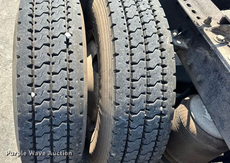 image for item DO2231 2000 Peterbilt 378 semi truck