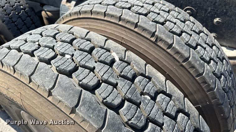 image for item DO2231 2000 Peterbilt 378 semi truck