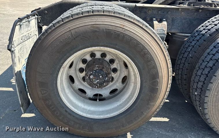 image for item DO2231 2000 Peterbilt 378 semi truck