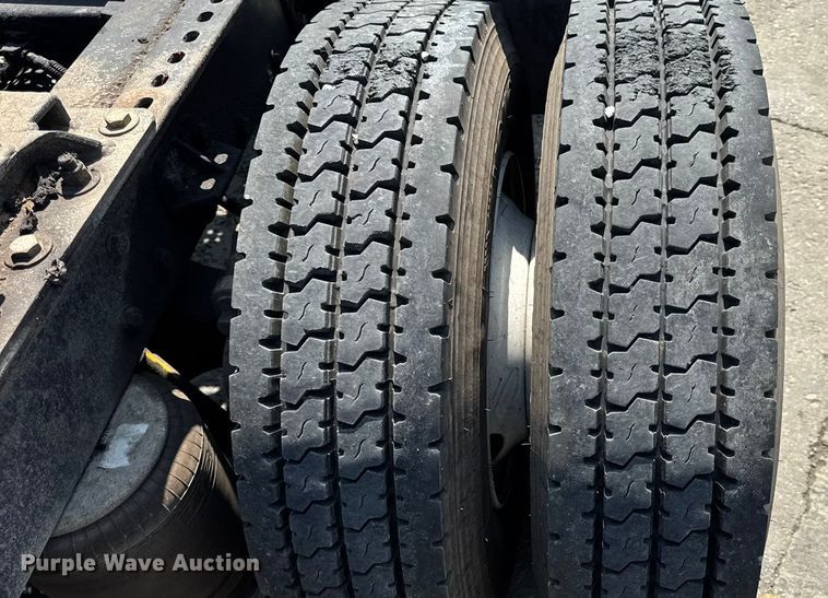 image for item DO2231 2000 Peterbilt 378 semi truck