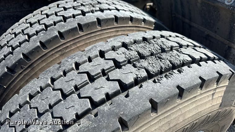 image for item DO2231 2000 Peterbilt 378 semi truck