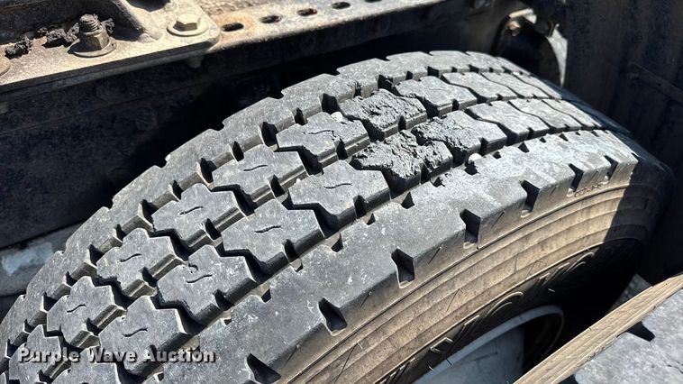 image for item DO2231 2000 Peterbilt 378 semi truck