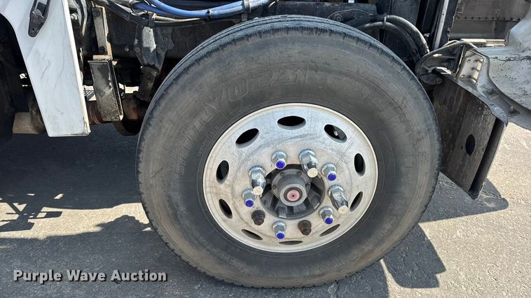 image for item DO2231 2000 Peterbilt 378 semi truck