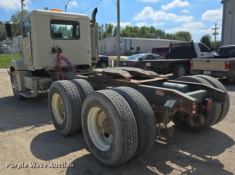 image for item DP8838 1991 Freightliner Conventional semi truck
