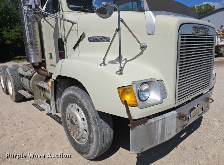 image for item DP8838 1991 Freightliner Conventional semi truck