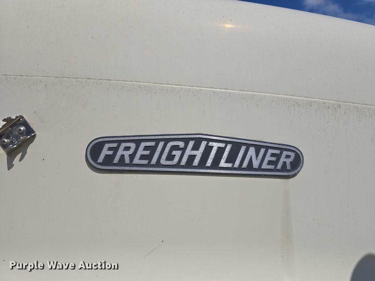 image for item DP8838 1991 Freightliner Conventional semi truck