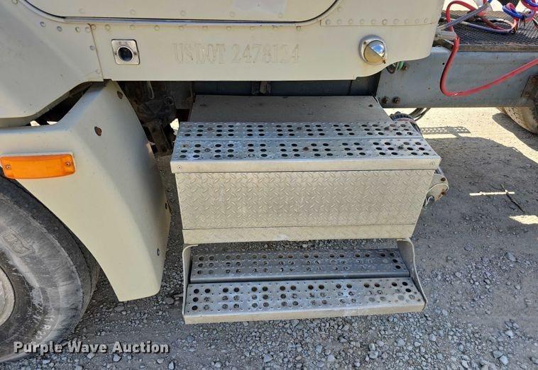 image for item DP8838 1991 Freightliner Conventional semi truck