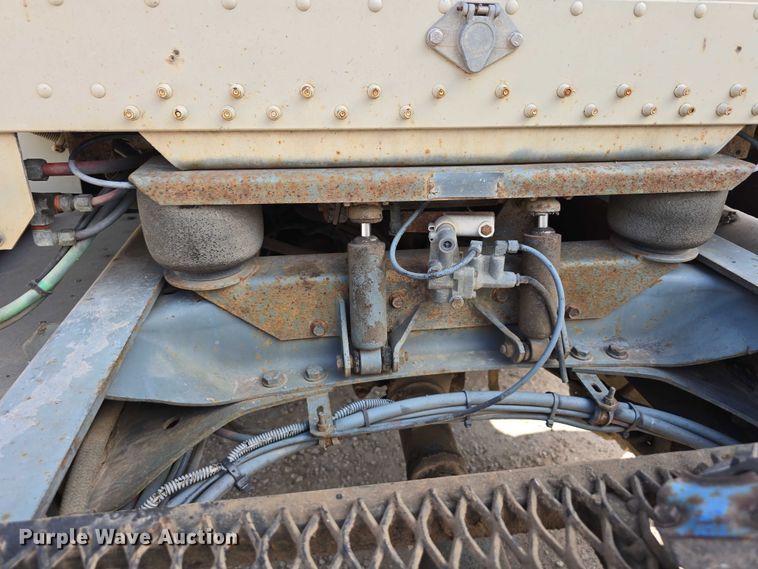 image for item DP8838 1991 Freightliner Conventional semi truck