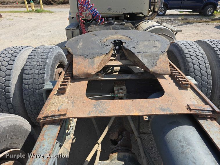 image for item DP8838 1991 Freightliner Conventional semi truck