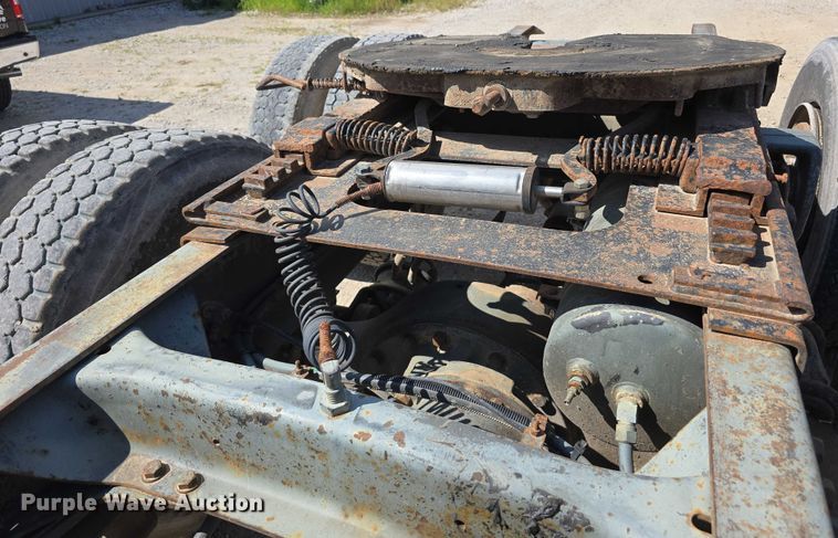 image for item DP8838 1991 Freightliner Conventional semi truck