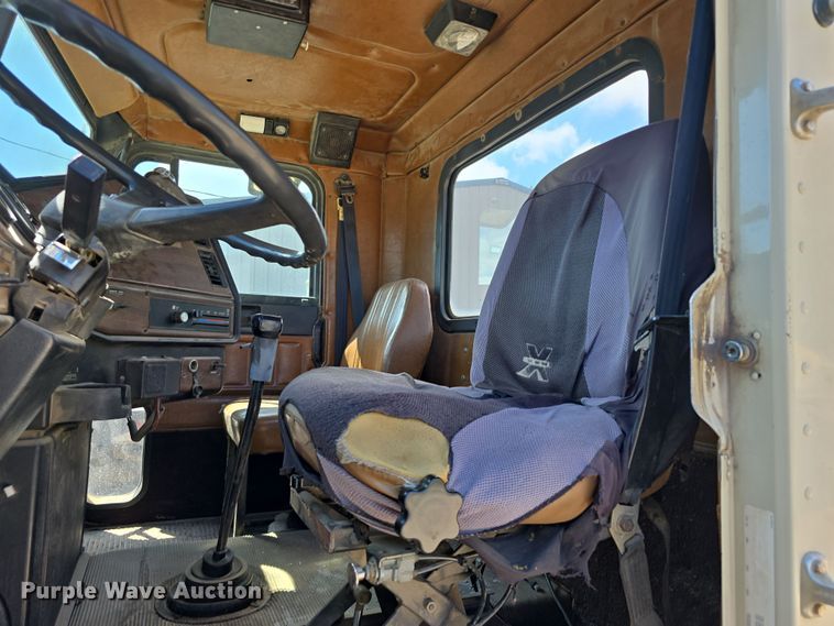 image for item DP8838 1991 Freightliner Conventional semi truck