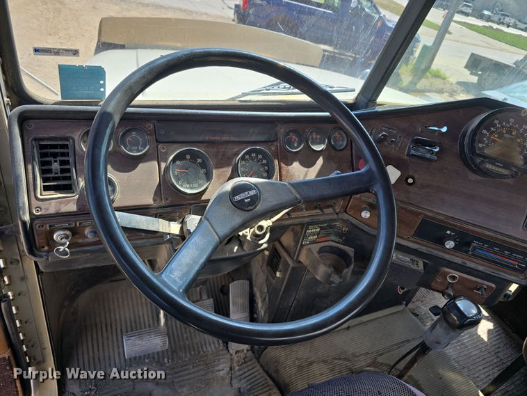 image for item DP8838 1991 Freightliner Conventional semi truck