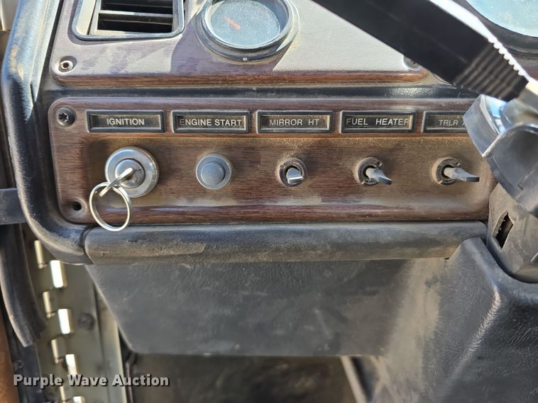 image for item DP8838 1991 Freightliner Conventional semi truck