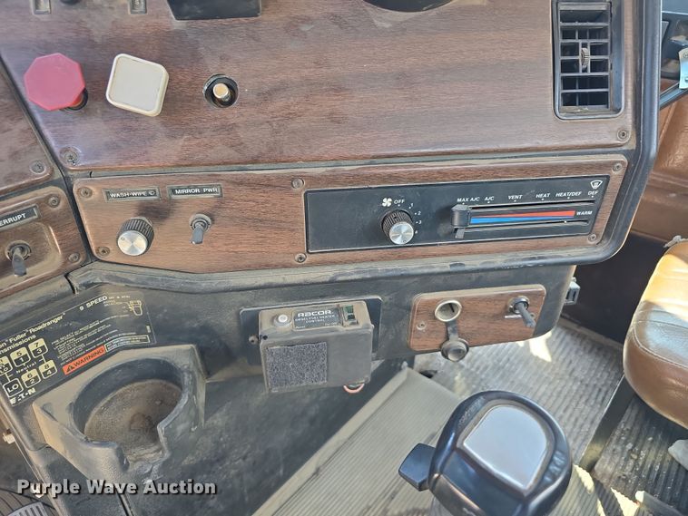 image for item DP8838 1991 Freightliner Conventional semi truck