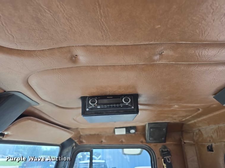 image for item DP8838 1991 Freightliner Conventional semi truck