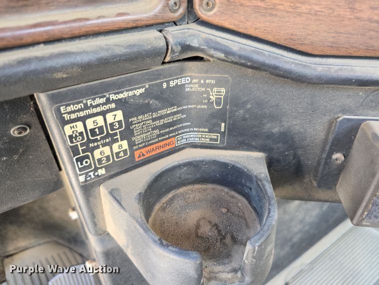 image for item DP8838 1991 Freightliner Conventional semi truck