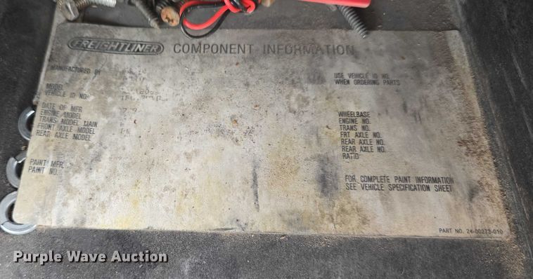 image for item DP8838 1991 Freightliner Conventional semi truck