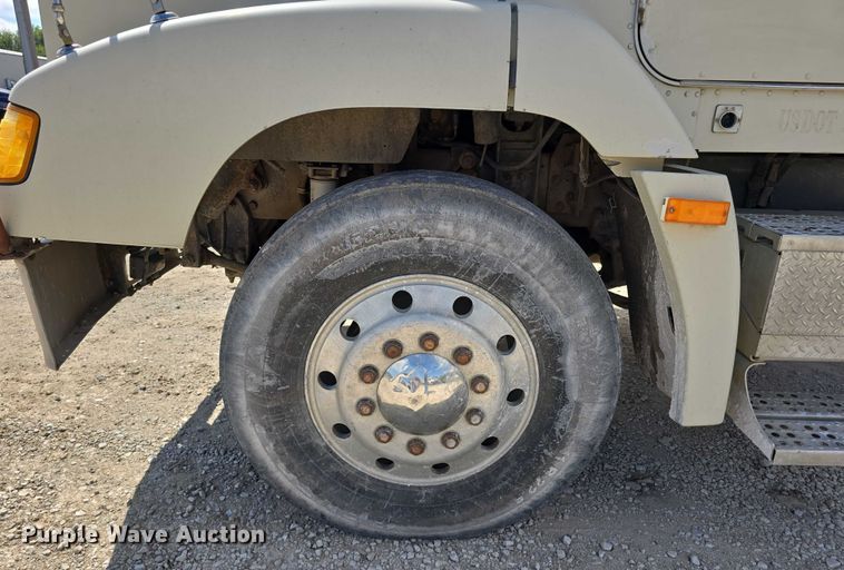 image for item DP8838 1991 Freightliner Conventional semi truck