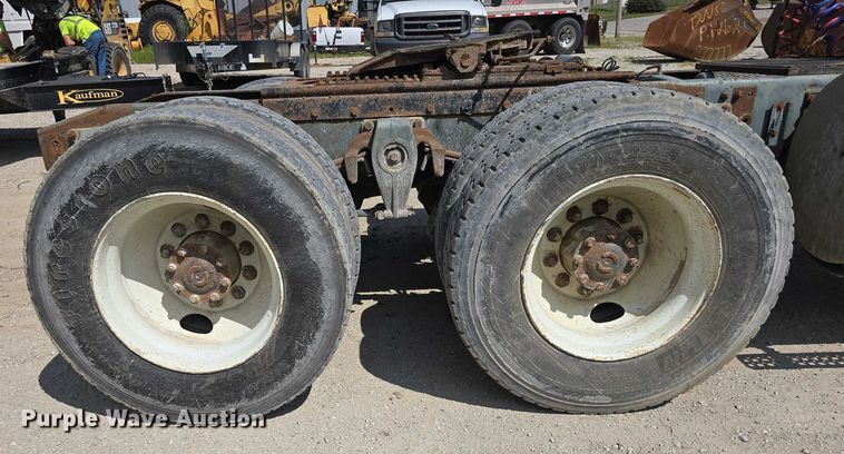 image for item DP8838 1991 Freightliner Conventional semi truck