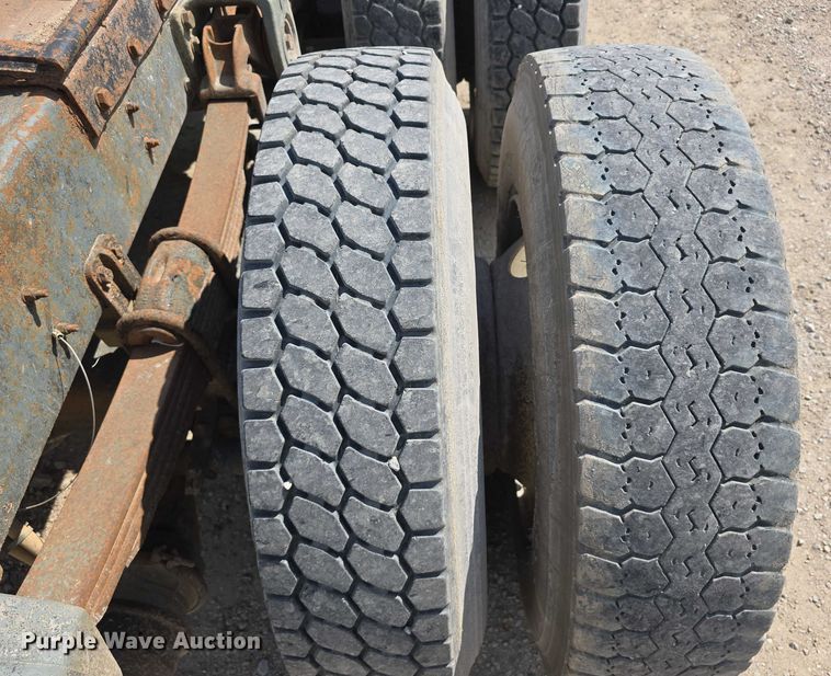 image for item DP8838 1991 Freightliner Conventional semi truck