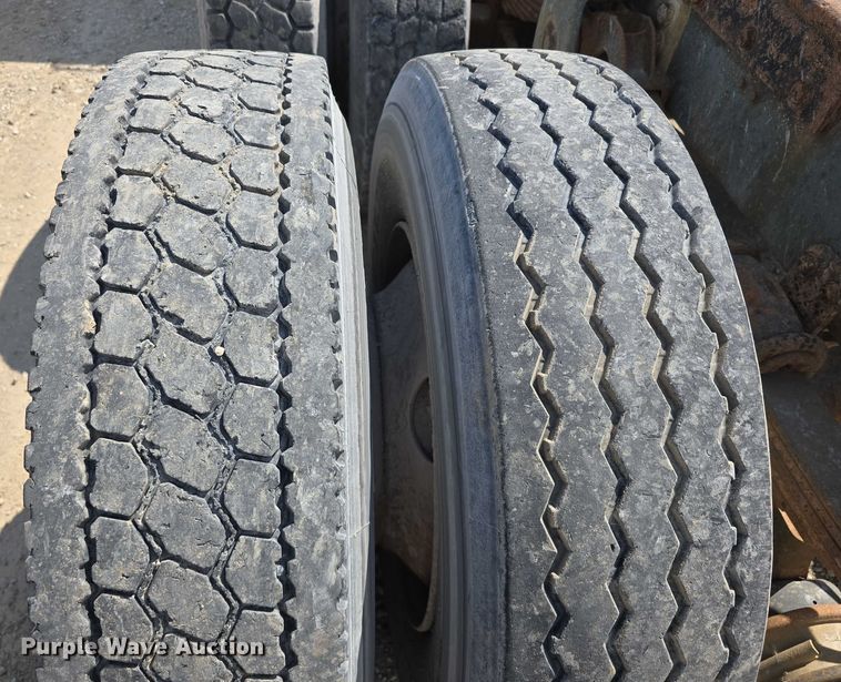 image for item DP8838 1991 Freightliner Conventional semi truck