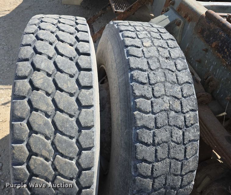 image for item DP8838 1991 Freightliner Conventional semi truck