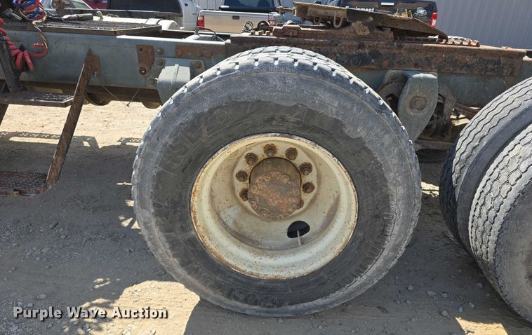 image for item DP8838 1991 Freightliner Conventional semi truck