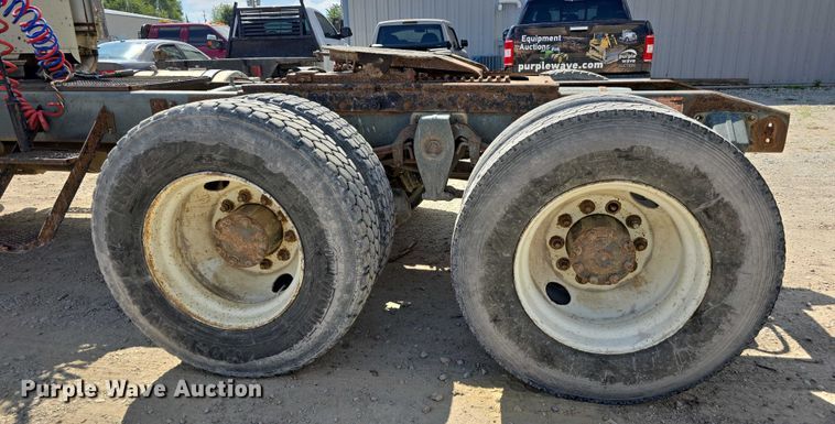 image for item DP8838 1991 Freightliner Conventional semi truck