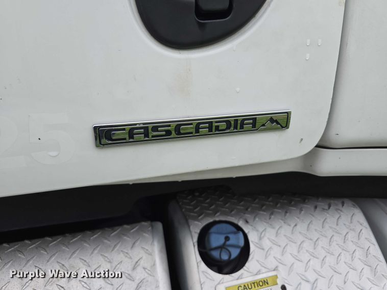 image for item DR3997 2012 Freightliner Cascadia semi truck