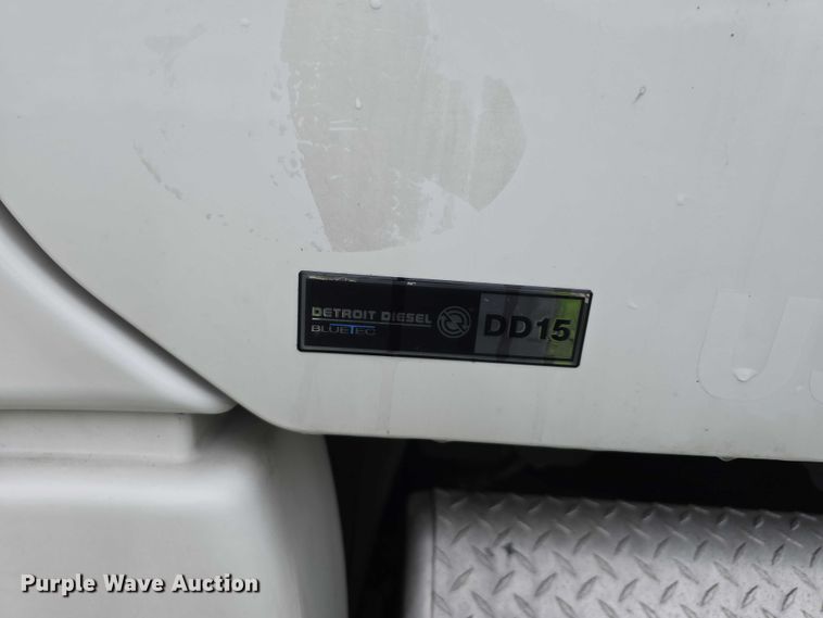 image for item DR3997 2012 Freightliner Cascadia semi truck