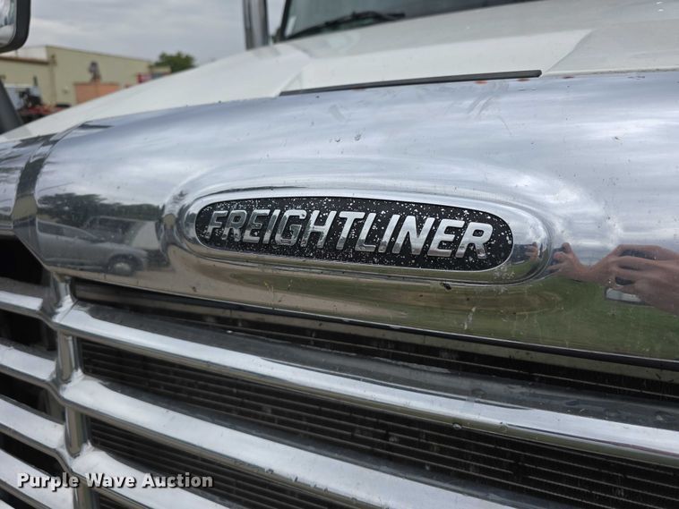 image for item DR3997 2012 Freightliner Cascadia semi truck
