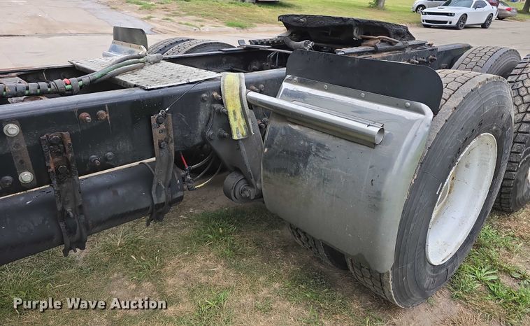 image for item DR3997 2012 Freightliner Cascadia semi truck