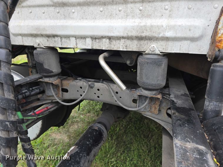 image for item DR3997 2012 Freightliner Cascadia semi truck