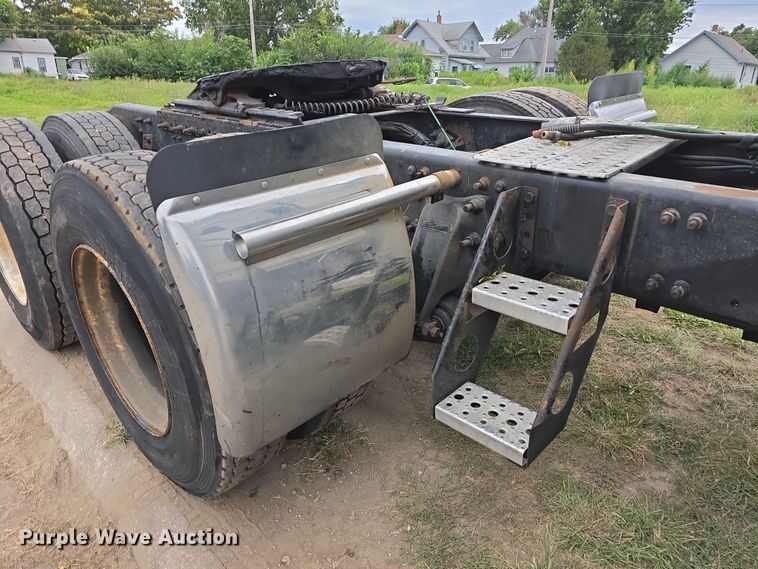 image for item DR3997 2012 Freightliner Cascadia semi truck