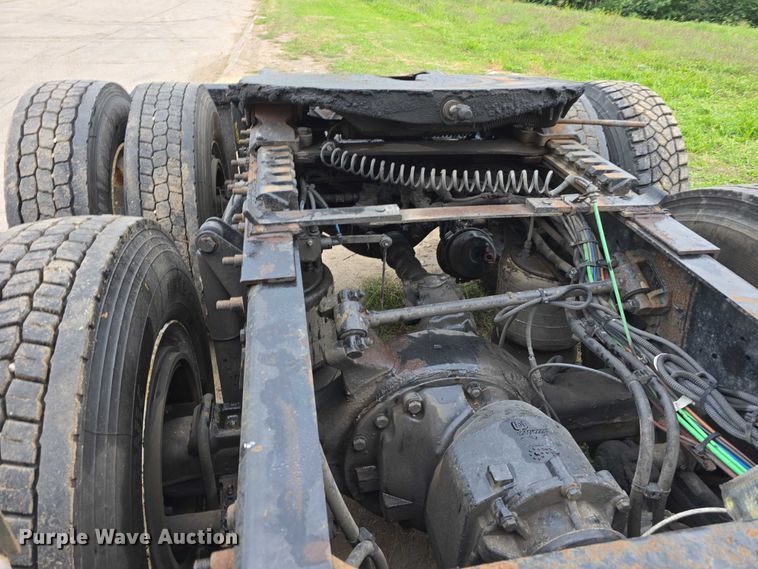 image for item DR3997 2012 Freightliner Cascadia semi truck