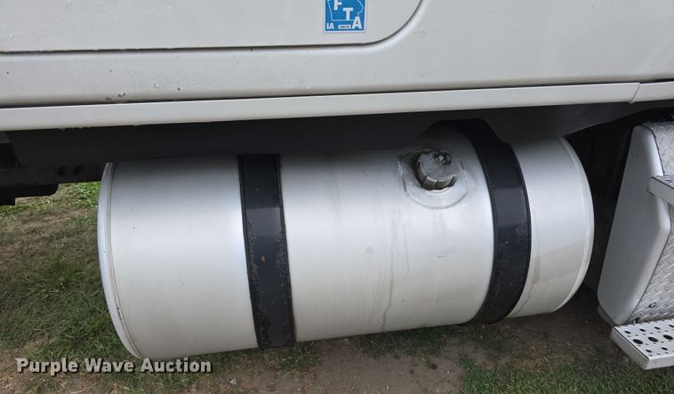 image for item DR3997 2012 Freightliner Cascadia semi truck