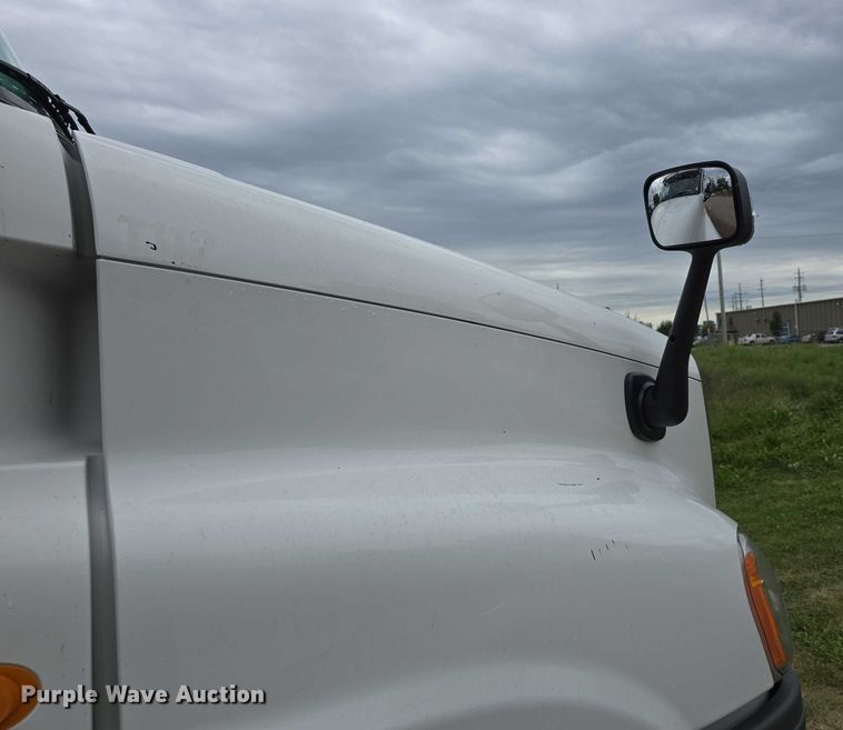 image for item DR3997 2012 Freightliner Cascadia semi truck